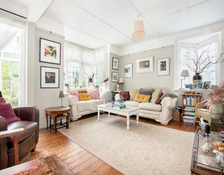 Property photo 2 of 10 Sitting Room