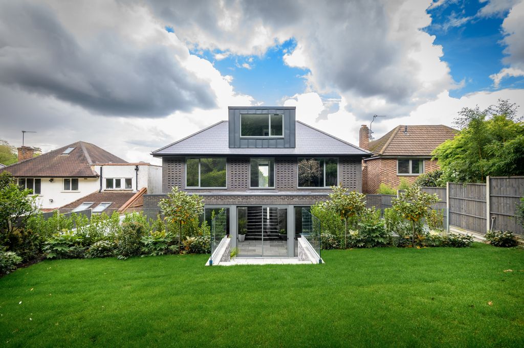 Property photo 3 of 25