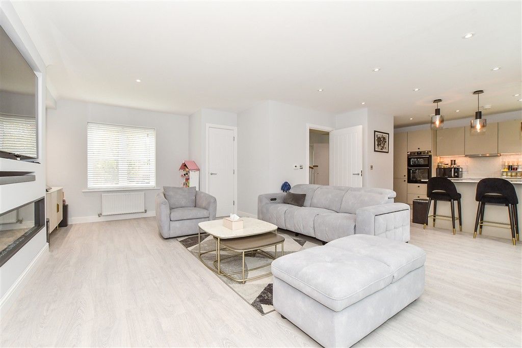 Property photo 1 of 12 Lounge