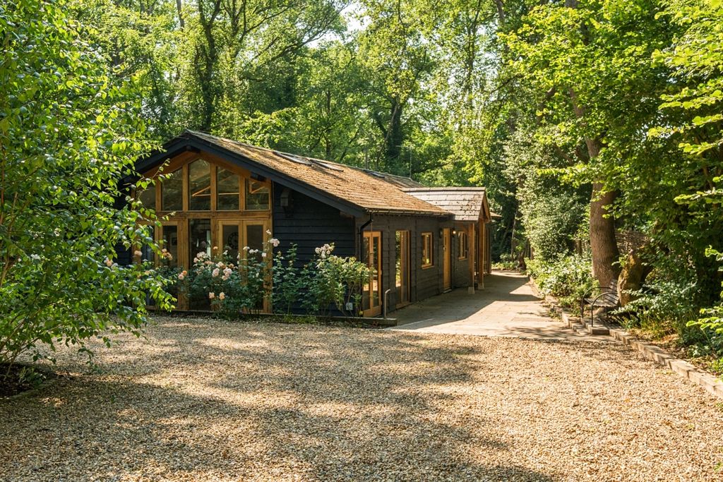 Property photo 1 of 16 1309787-19-685443...