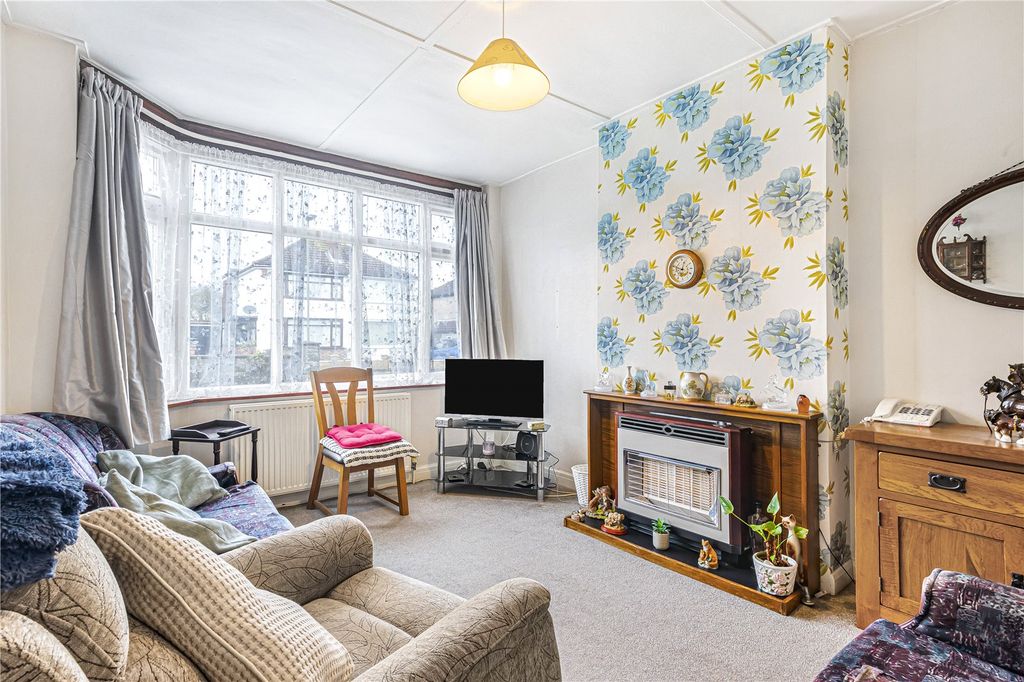 Property photo 2 of 15 Lounge