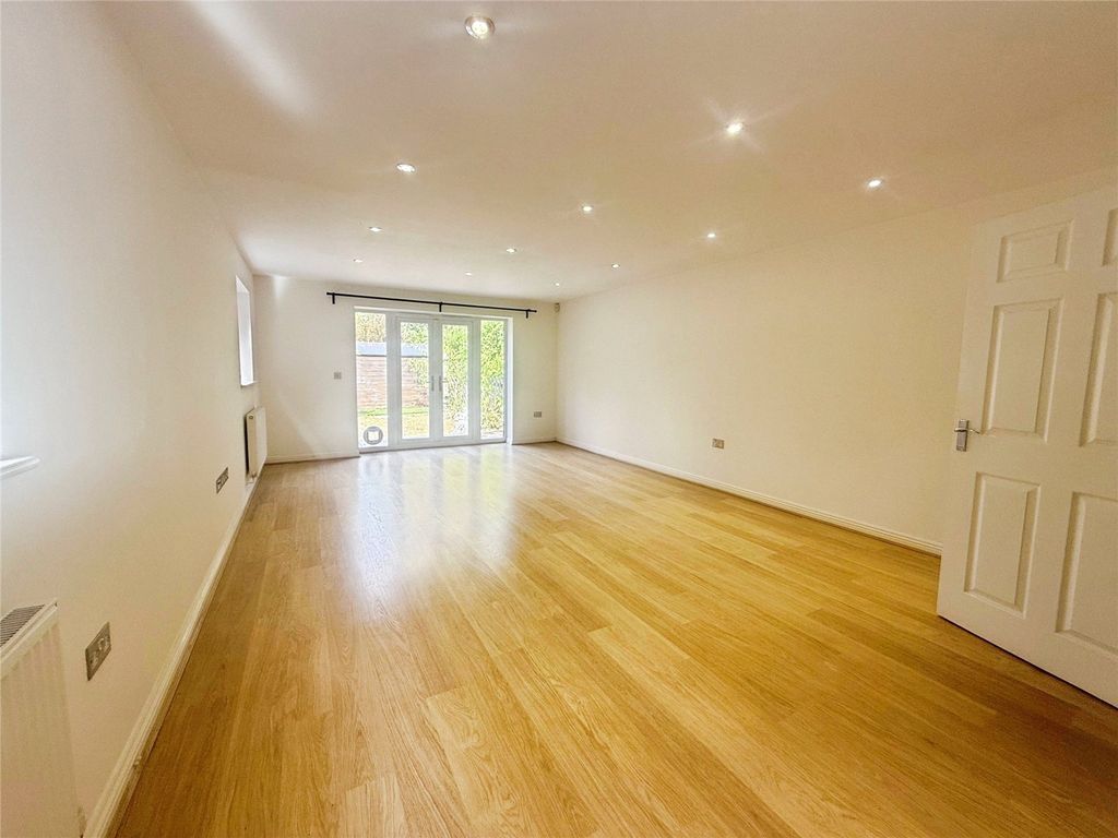 Property photo 2 of 18 Picture No. 38
