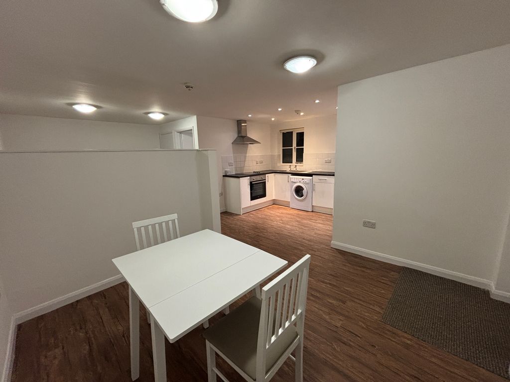 Property photo 3 of 12 Studio