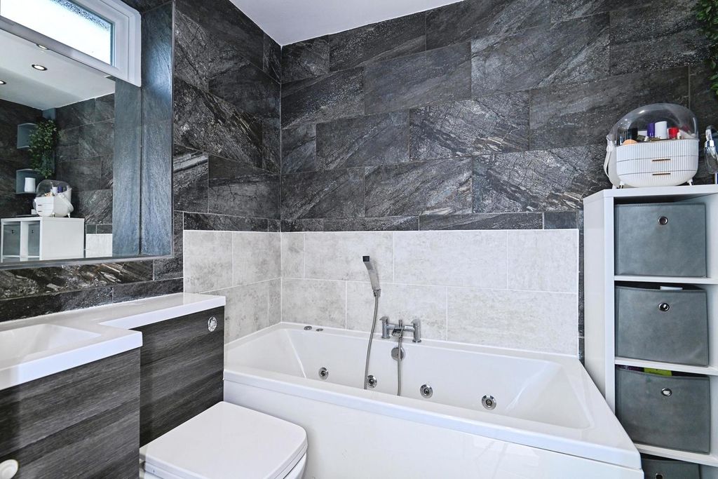 Property photo 3 of 14 Bathroom
