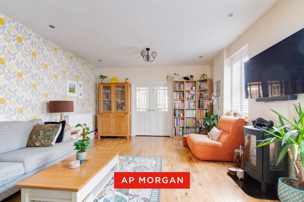 Property photo 2 of 20 Picture No. 11