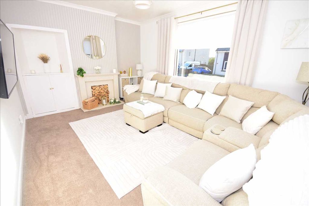 Property photo 2 of 13 Lounge