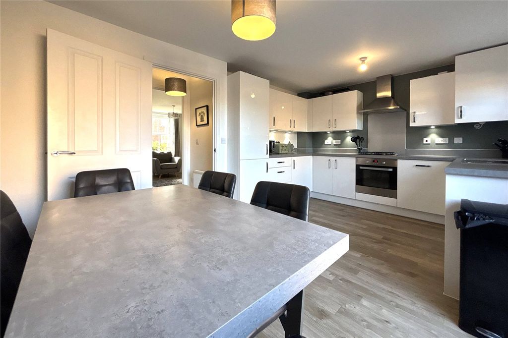 Property photo 3 of 10 Kitchen Diner