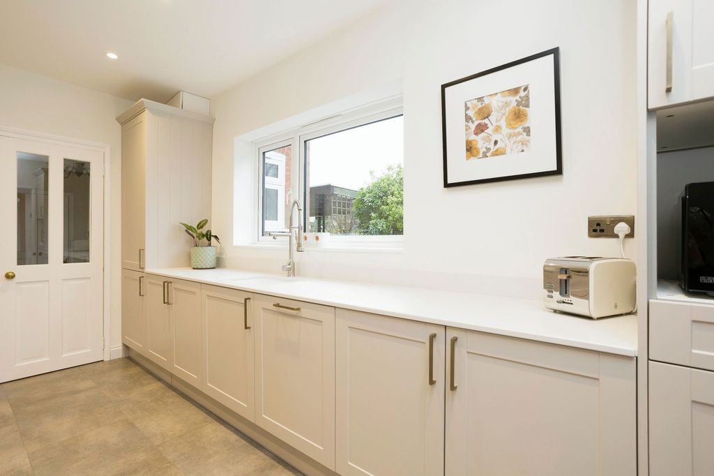 Additional image 8 of 3 bed detached house for saleSt Leonards Road, Horsham, West Sussex. RH13