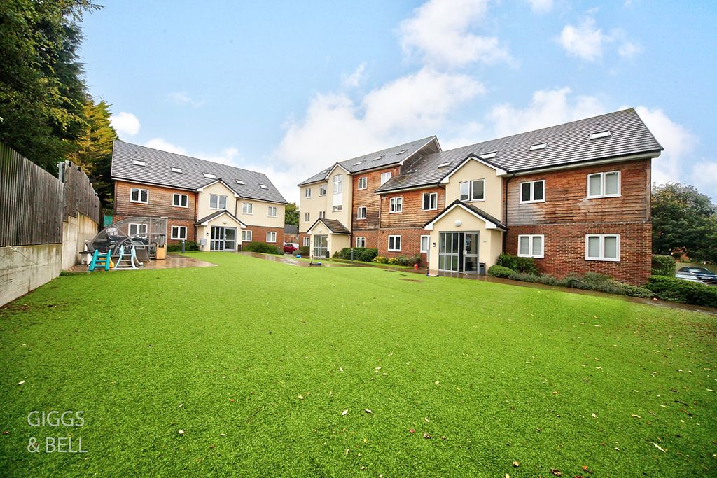 Property photo 1 of 13 4339480