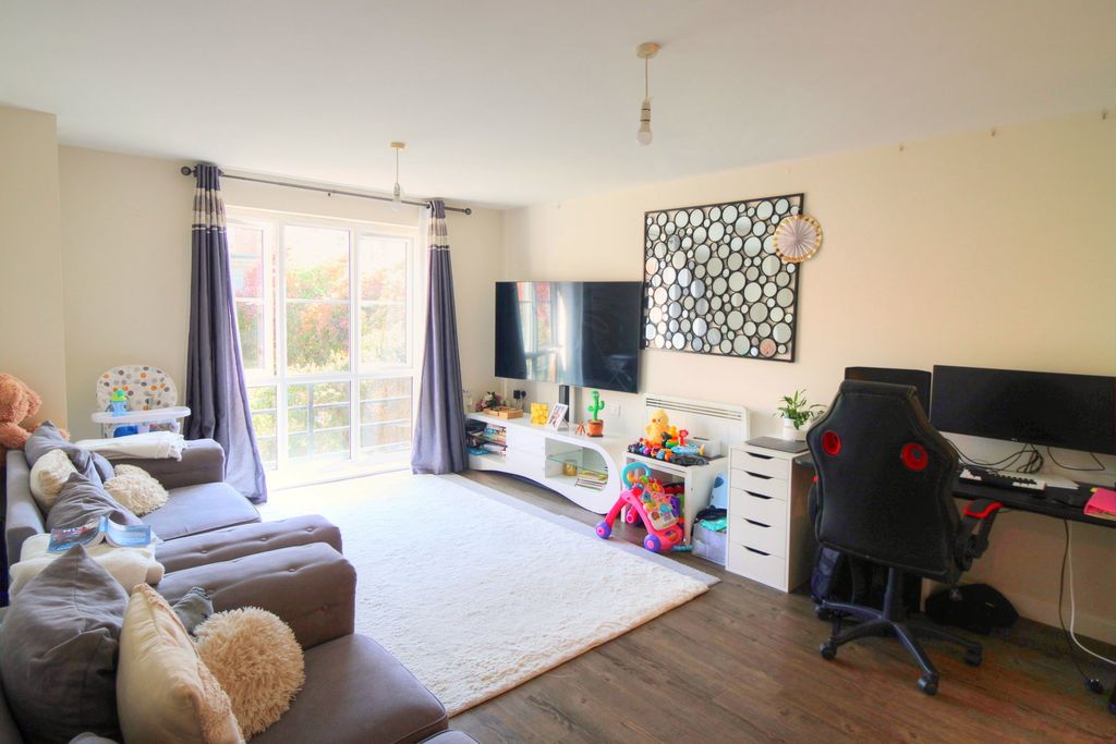 Property photo 2 of 10