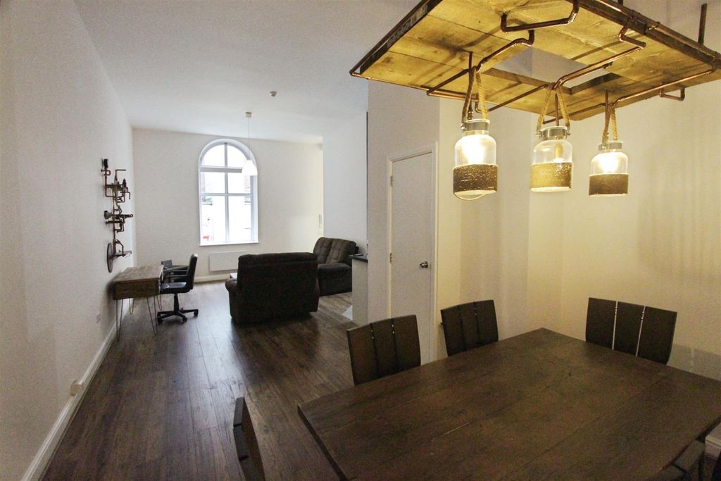 Property photo 1 of 6 d5F4F59d-Lounge 20 26 20Diner 20Shot.Jpg