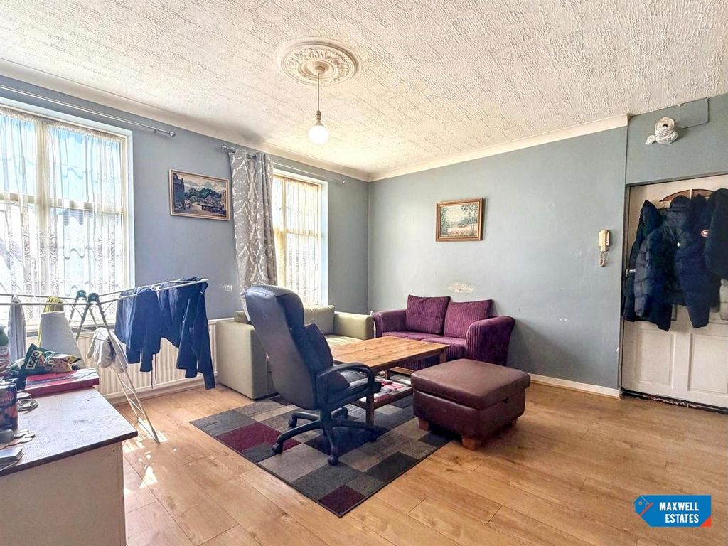 Property photo 3 of 10 Watling 4.Jpg