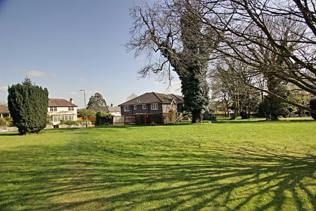 Property photo 1 of 17 External