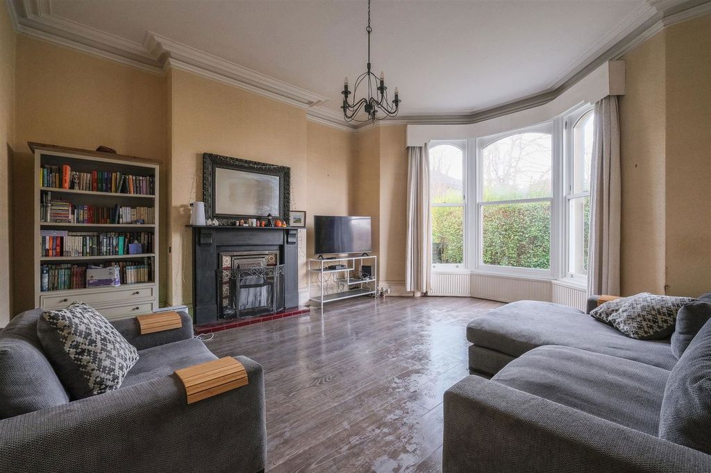 Property photo 3 of 35