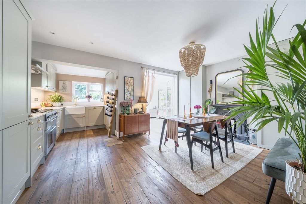 Property photo 3 of 11 Oakleigh Drive - Kitchen Diner.Jpg
