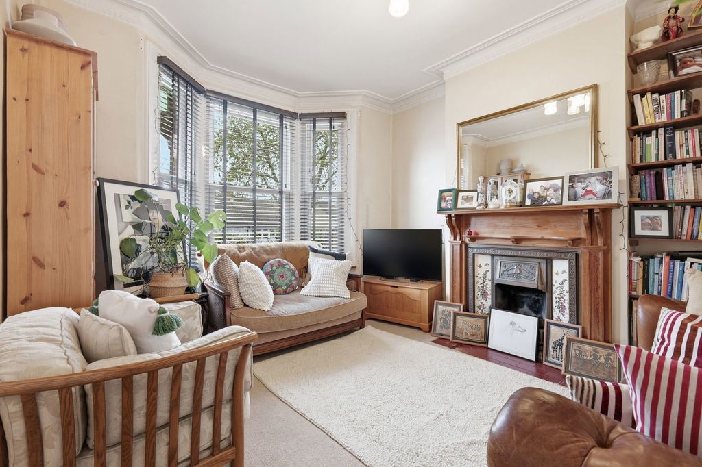 Property photo 2 of 35