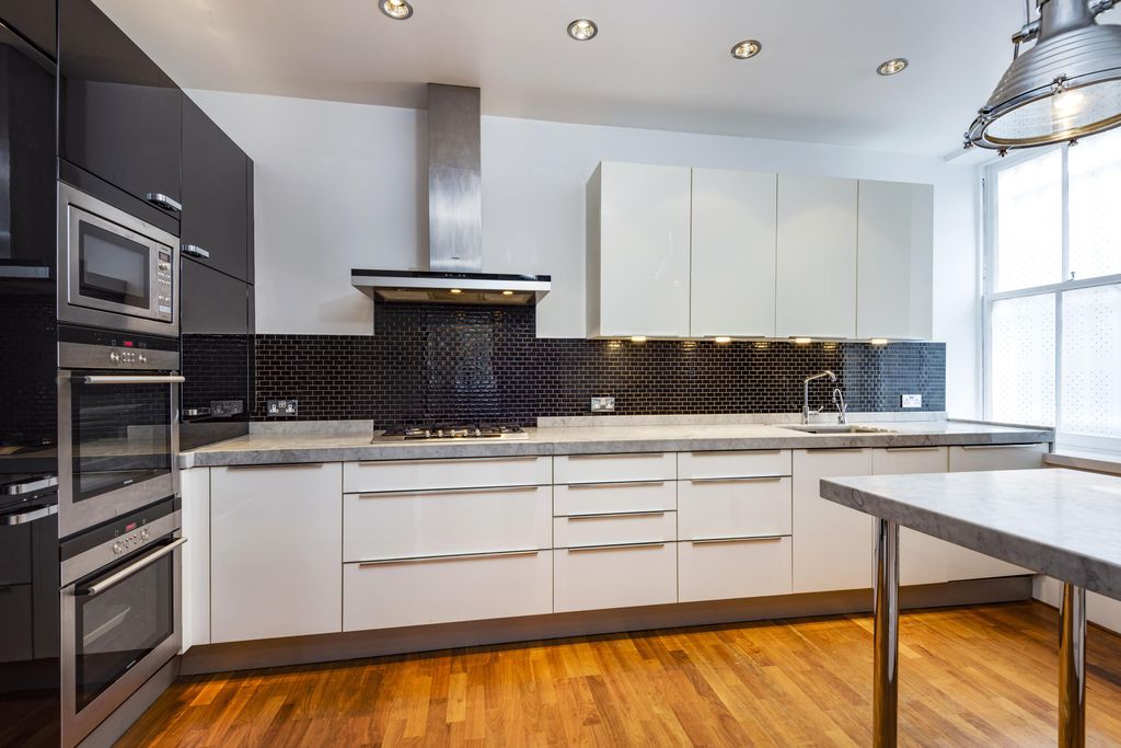 Property photo 2 of 24 Front