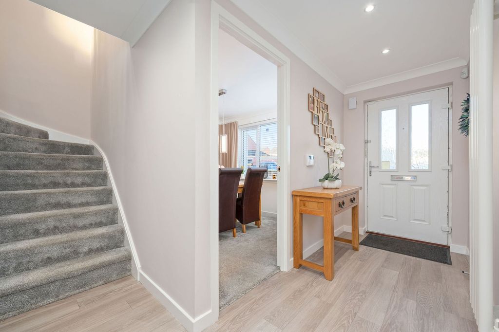 Property photo 2 of 34