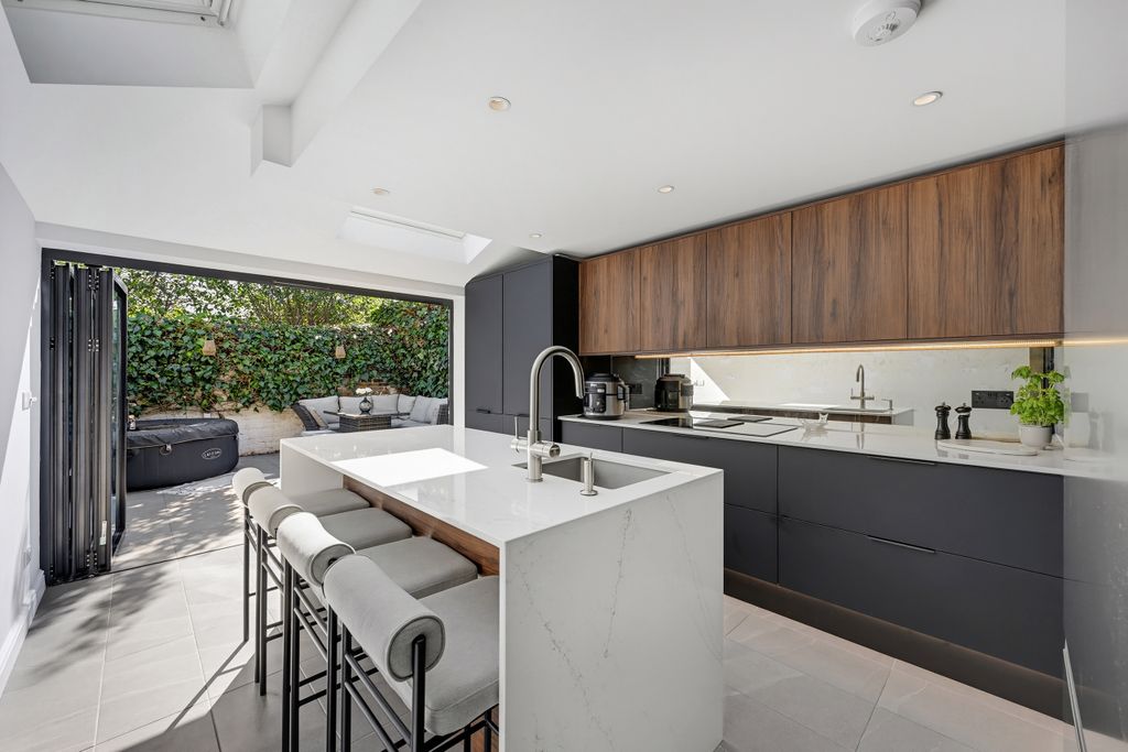 Property photo 1 of 22 Kitchen