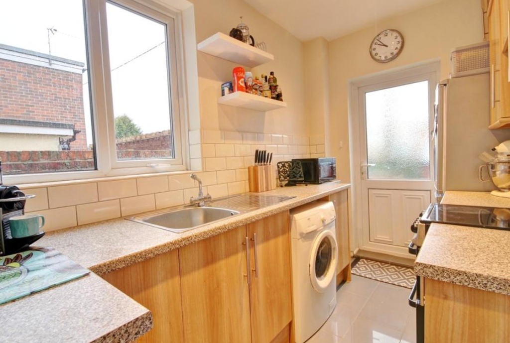Property photo 3 of 9 Kitchen