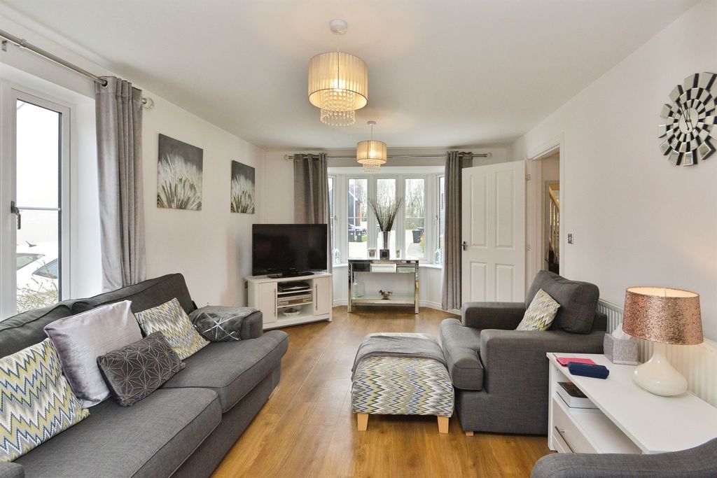 Property photo 2 of 20