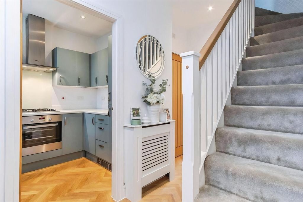 Property photo 2 of 21 Hallway