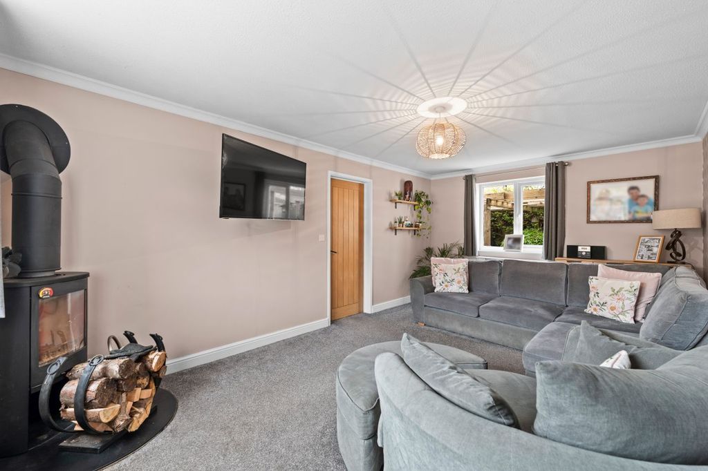 Property photo 3 of 27