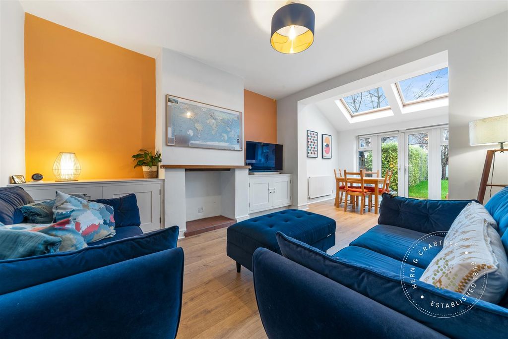 Property photo 2 of 30 Halsbury-Road-14.Jpg