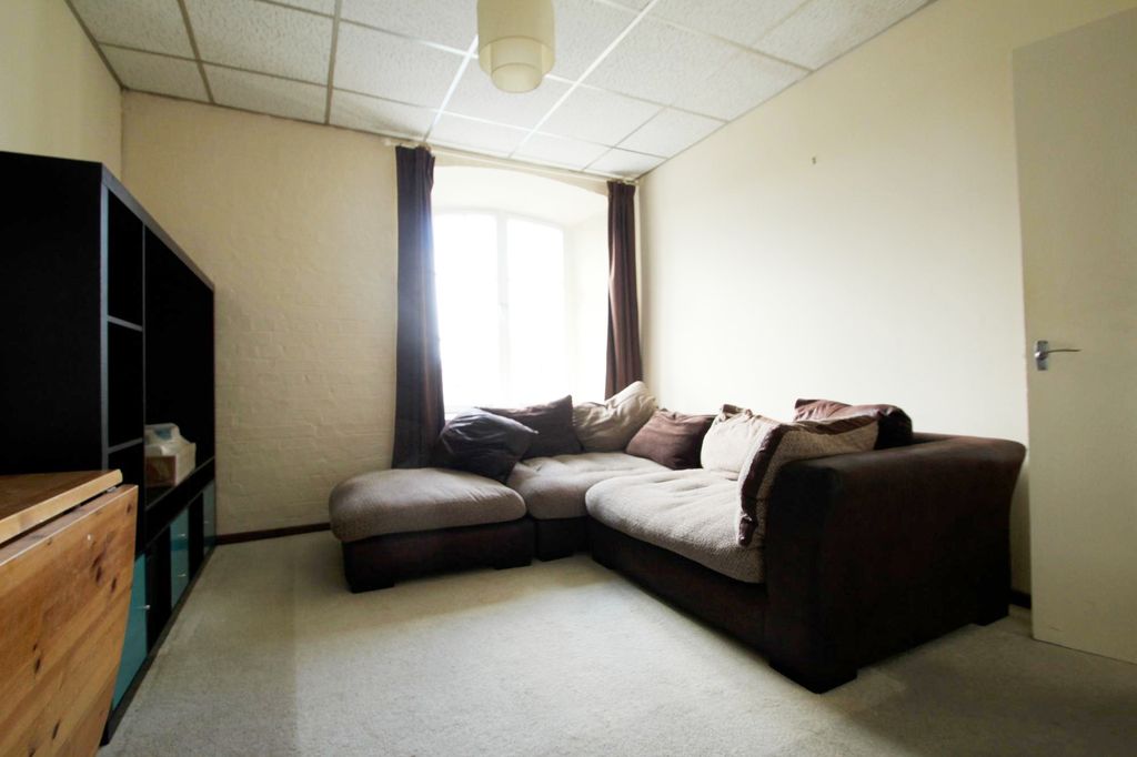Property photo 2 of 7 Lounge