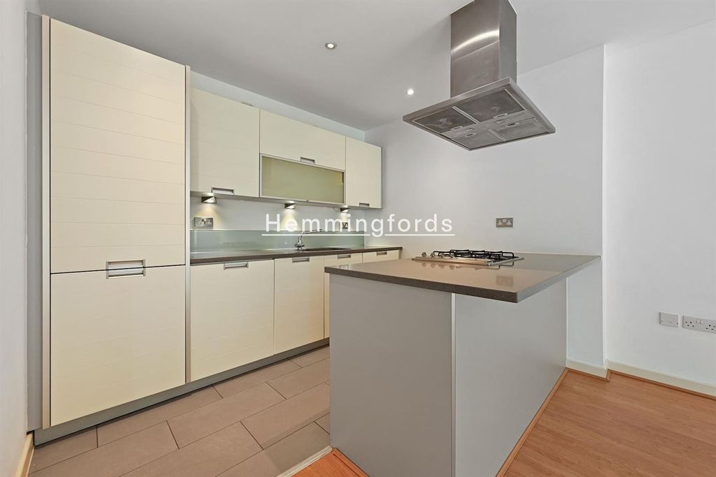 Property photo 3 of 12 11-B2A6Gchems - Flat 24 5 Wenlock Road - Reception