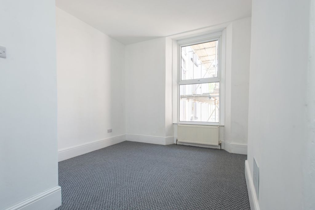 Property photo 3 of 7 Stuartrdgroundfloorflat-3
