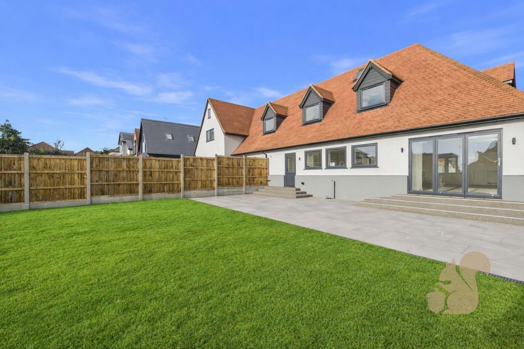 Property photo 3 of 15 8 Kingsland - Rear Garden.Jpg