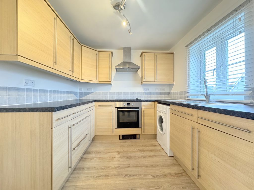 Property photo 3 of 15 Roper Close