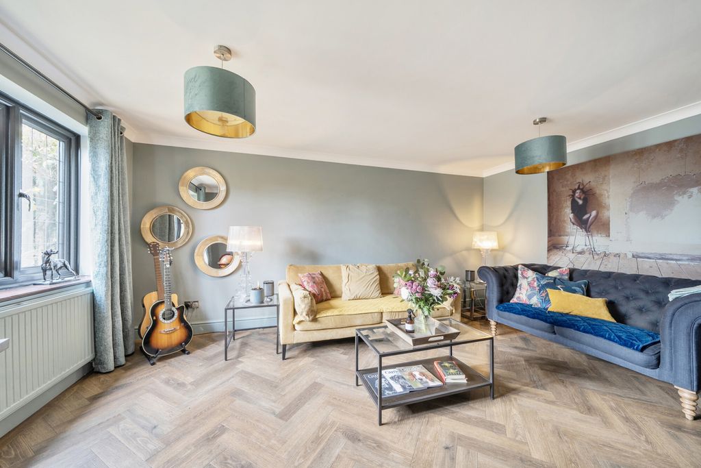 Property photo 3 of 20 1386781-14-6932d6...