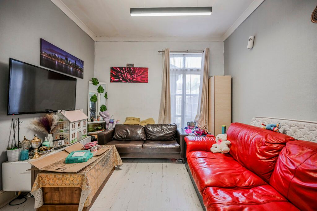 Property photo 1 of 10 Lounge