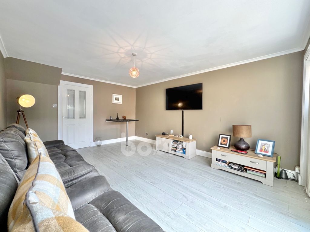 Property photo 2 of 19 Culzean Place, Kilwinning Lounge Shot