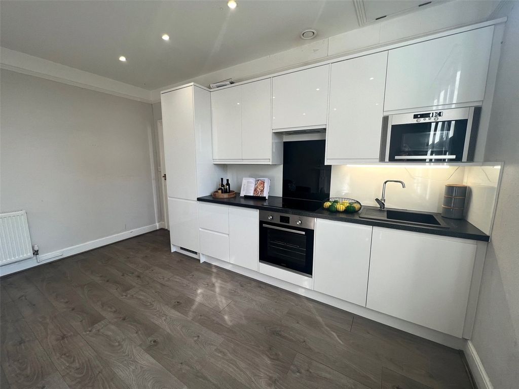 Property photo 2 of 12 Picture No. 03