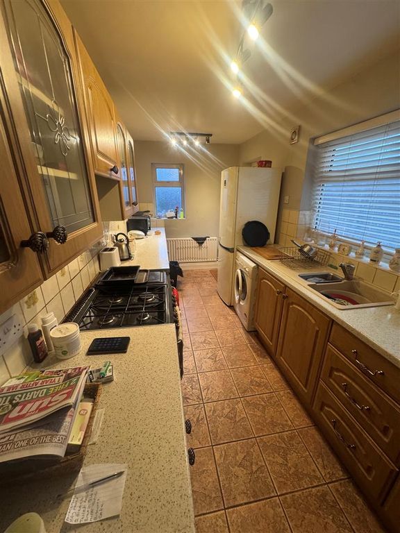Property photo 2 of 7 Kitchen.Jpg