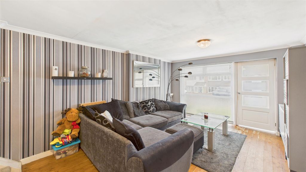 Property photo 2 of 15 Lounge