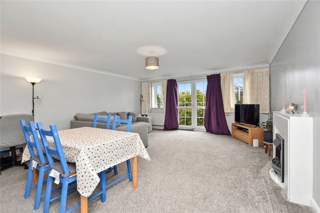 Property photo 2 of 22 Picture No. 18