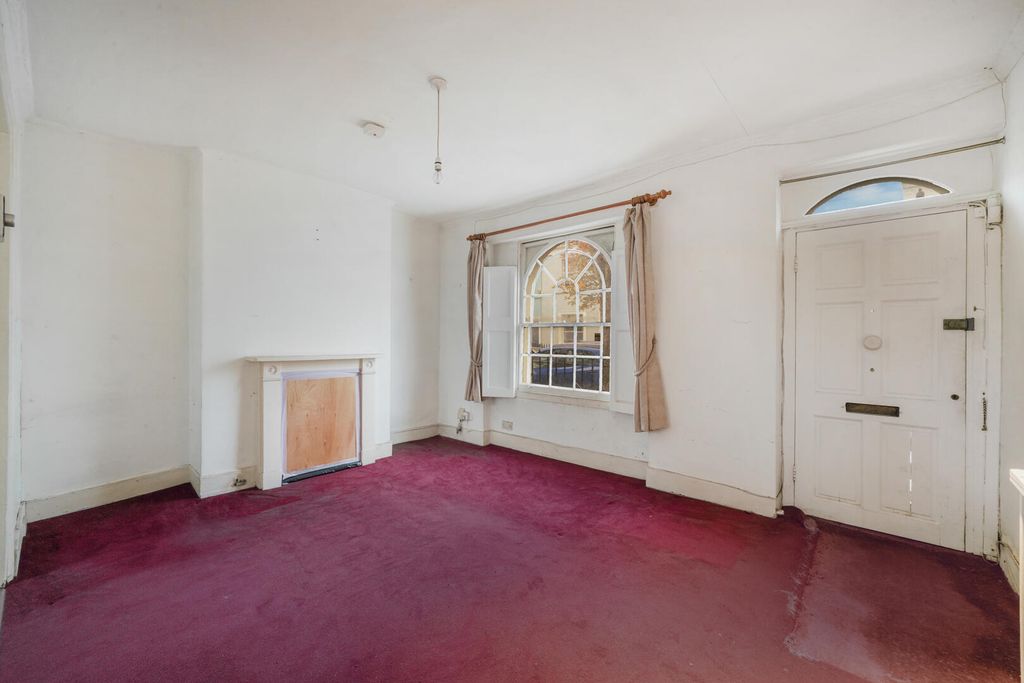 Property photo 3 of 10 Living Room