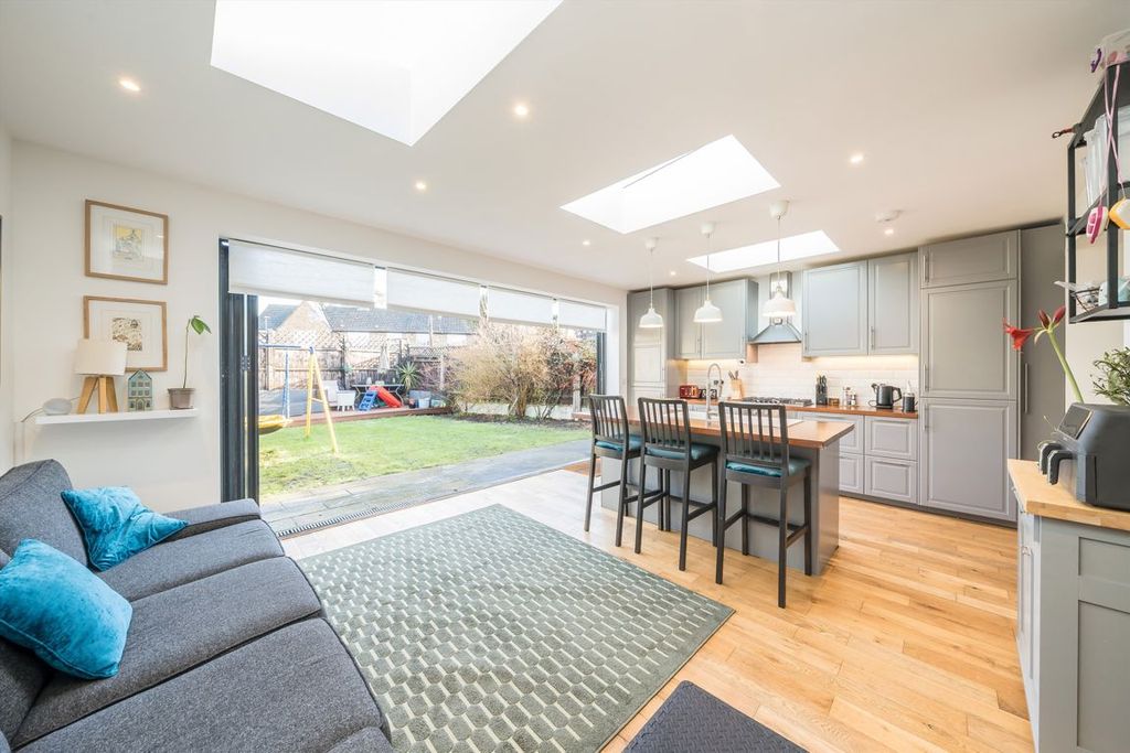 Property photo 3 of 8