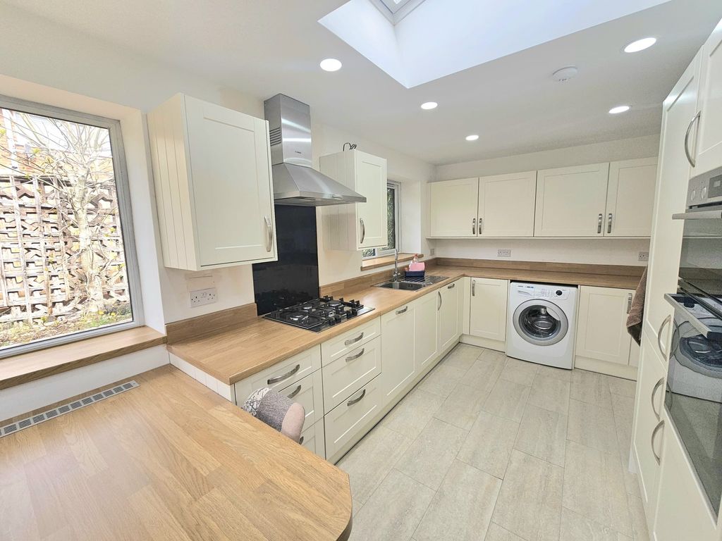 Property photo 2 of 21