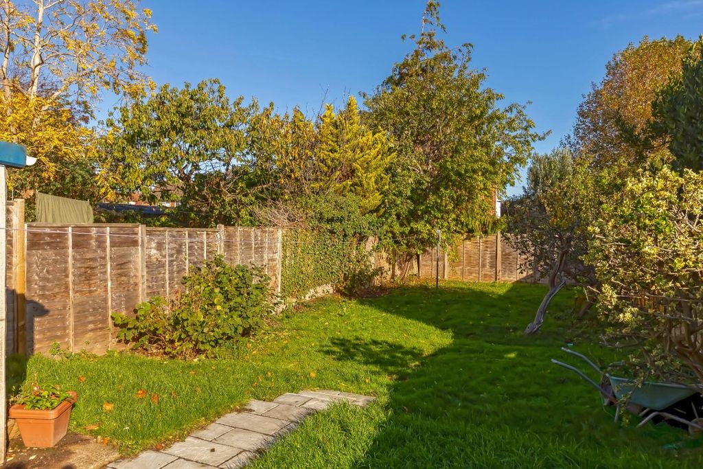 Property photo 2 of 16 Monks Ave_14.Jpg