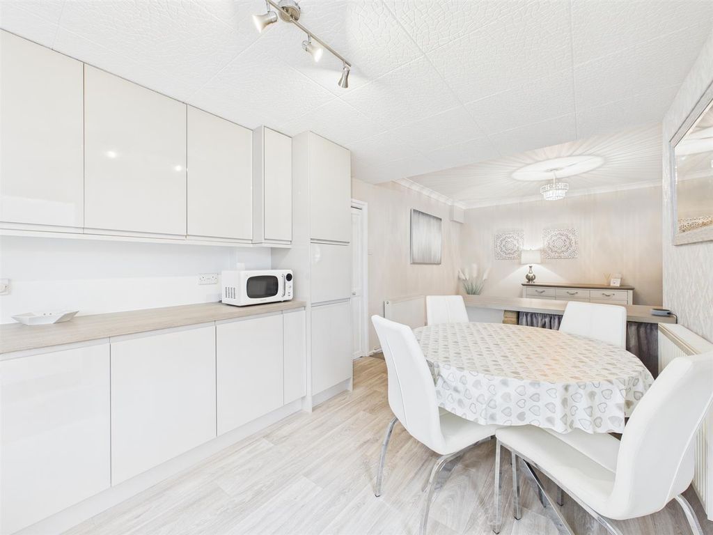 Property photo 3 of 26