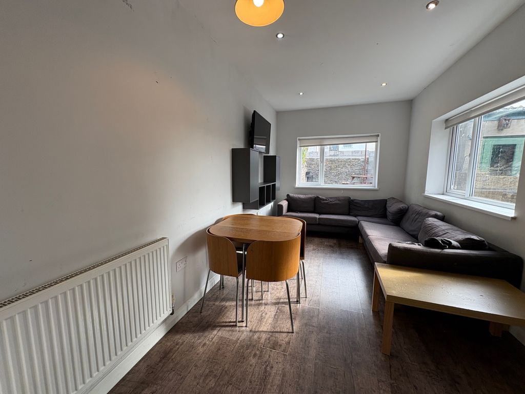 Property photo 3 of 11 d894d901-3337-41Be-Ac72-6E088E513806
