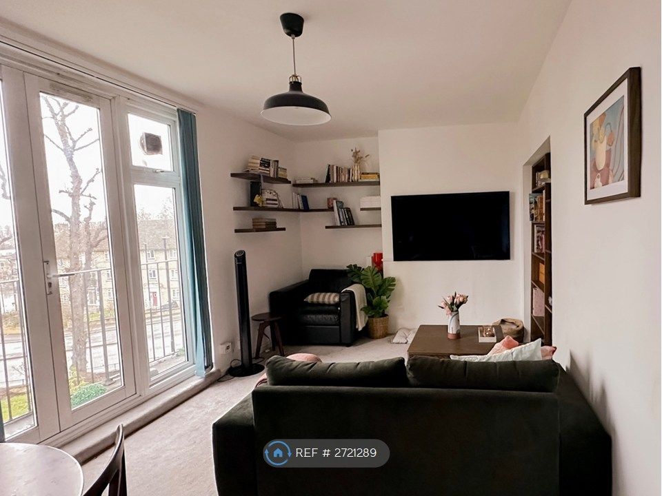 Property photo 2 of 33