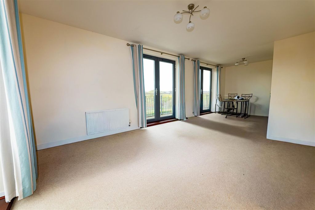 Property photo 3 of 22 H10A1386.Jpg