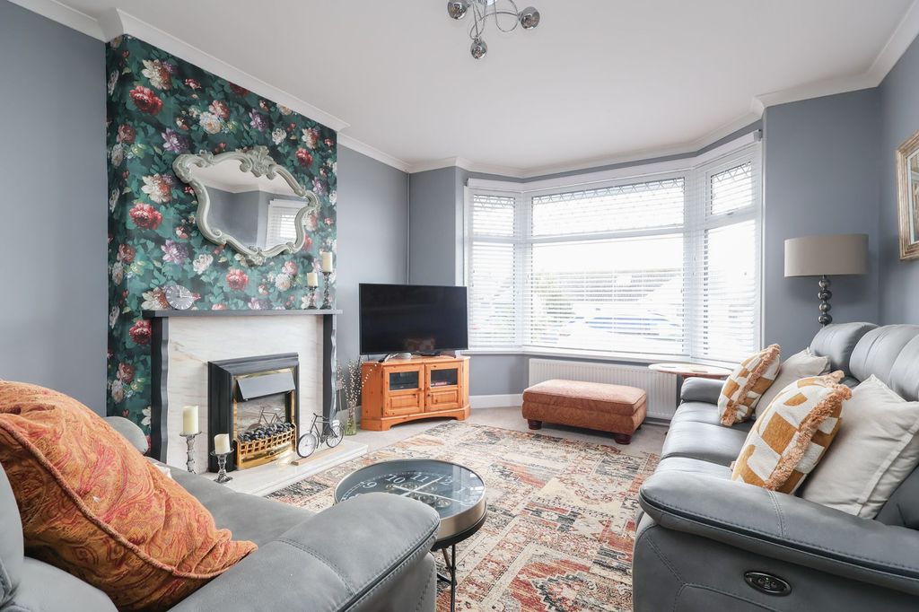 Property photo 3 of 27 Lounge/Diner