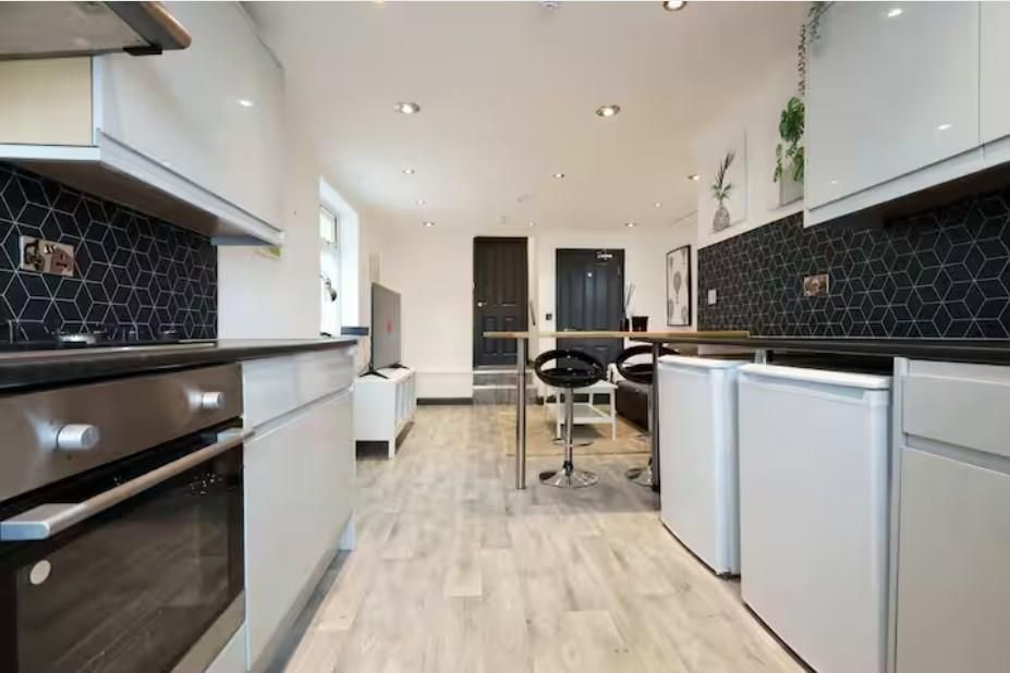 Property photo 3 of 13 Kitchen Living (3).Jpg